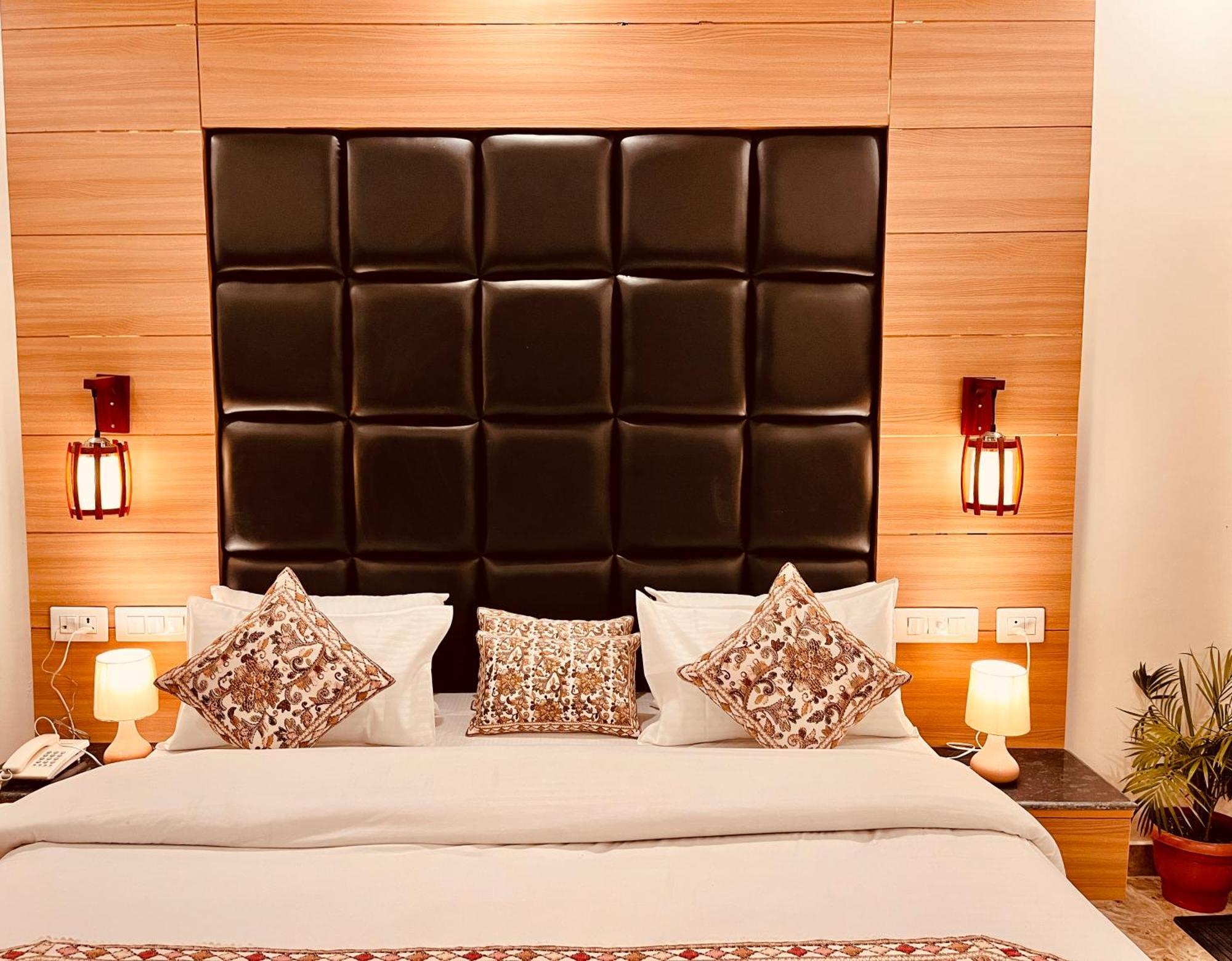 Hotel Hill View, Mussoorie - Near Jw Marriott Mussoorie, M 77377-32479 Zewnętrze zdjęcie